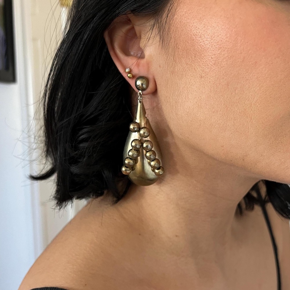 Vintage 1980s gold‎ teardrop dangle pierced earrings gold tone statement ornate